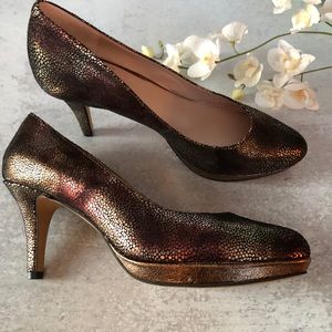 Vince Camuto heels iridescent metallic heels. 7M